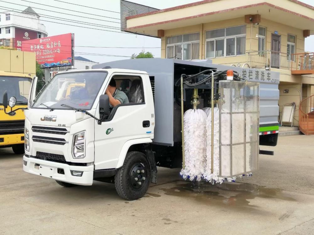 城市護欄清洗車-江鈴國六城市護欄清洗車廠家價格