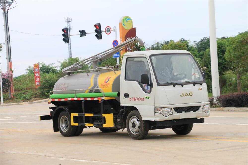 2噸吸糞車-程力福田康鈴藍牌2方吸糞車化糞池處理車