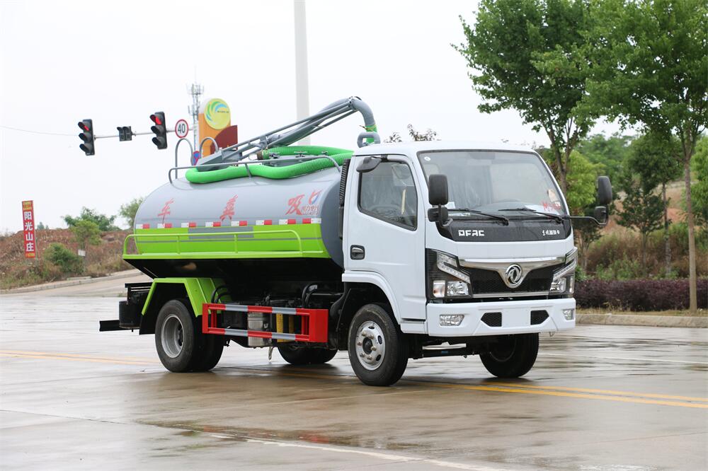 5噸吸糞車-程力東風(fēng)福瑞卡5方吸糞車化糞池處理車廠家價(jià)格